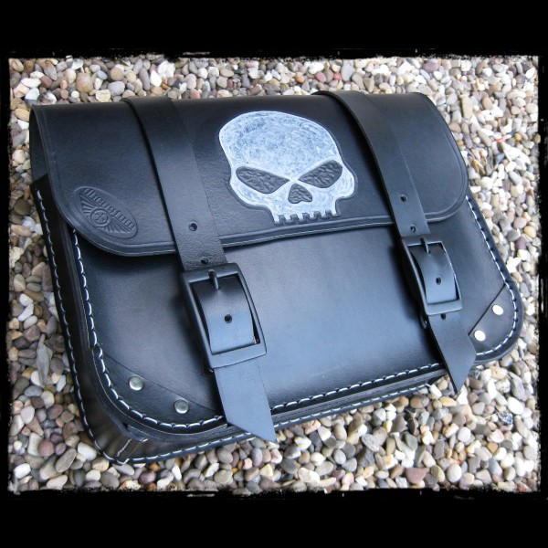 Saddlebag Skull black leather (Medium)