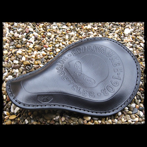 Seat Universal Milwaukee 1903 Black Skull